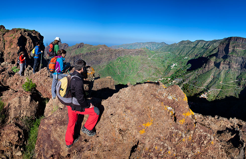 Senderismo en el Barranco de Masca imagen de portada con senderistas